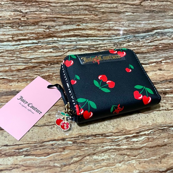 Juicy Couture - Picture 4 of 7